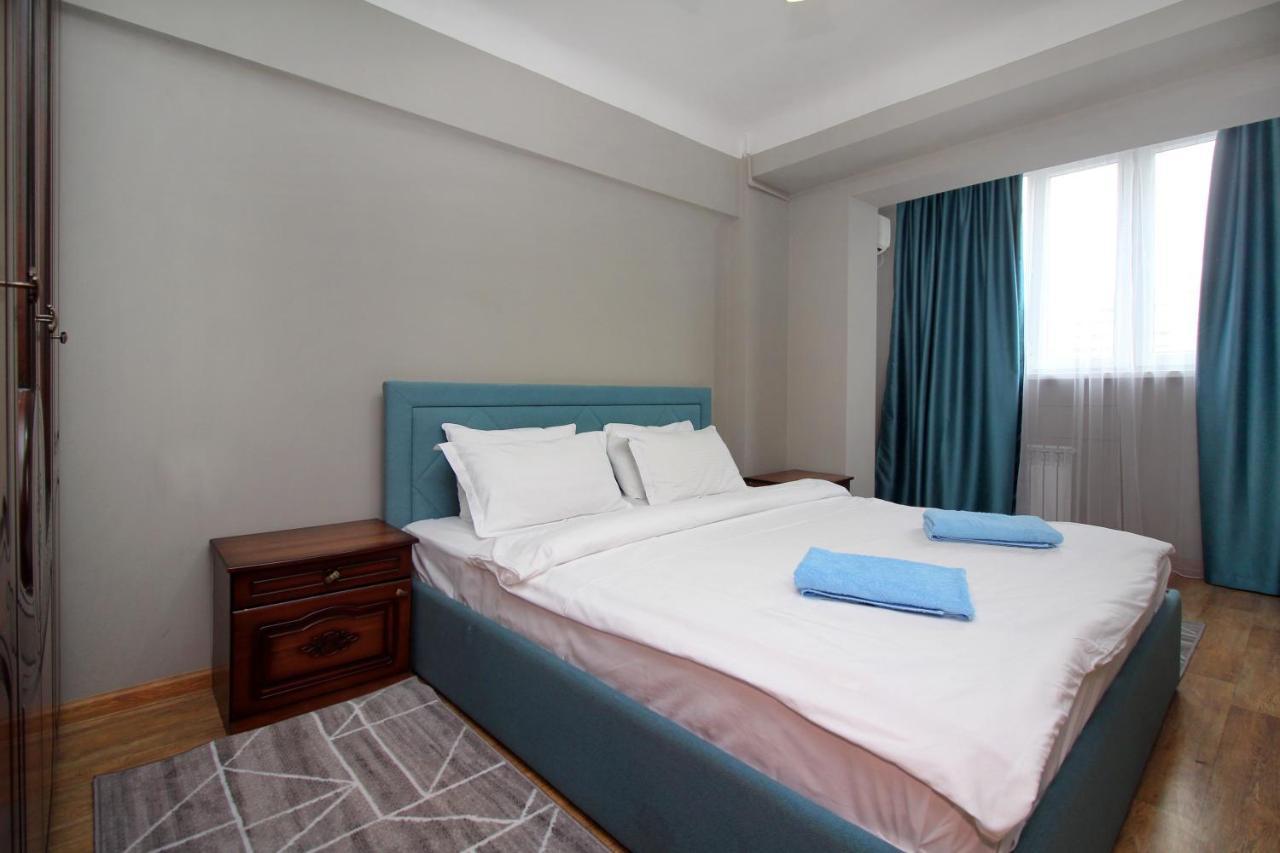 Spacious Central Apartment Almaty Exterior photo