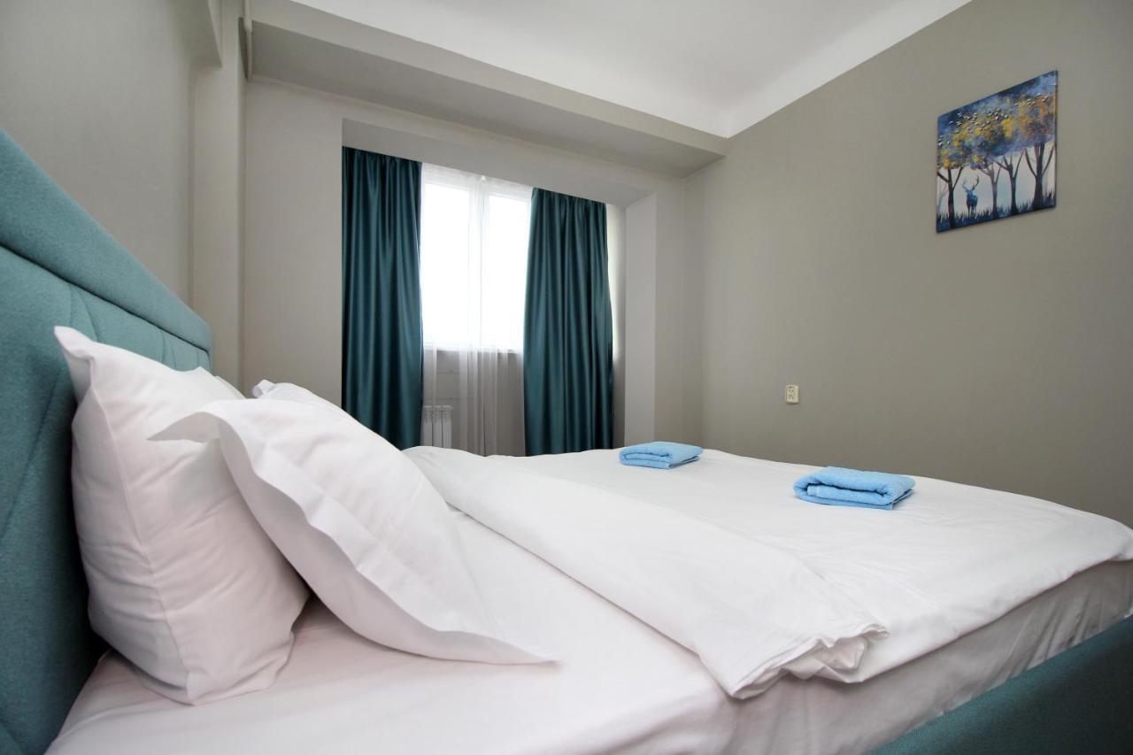 Spacious Central Apartment Almaty Exterior photo