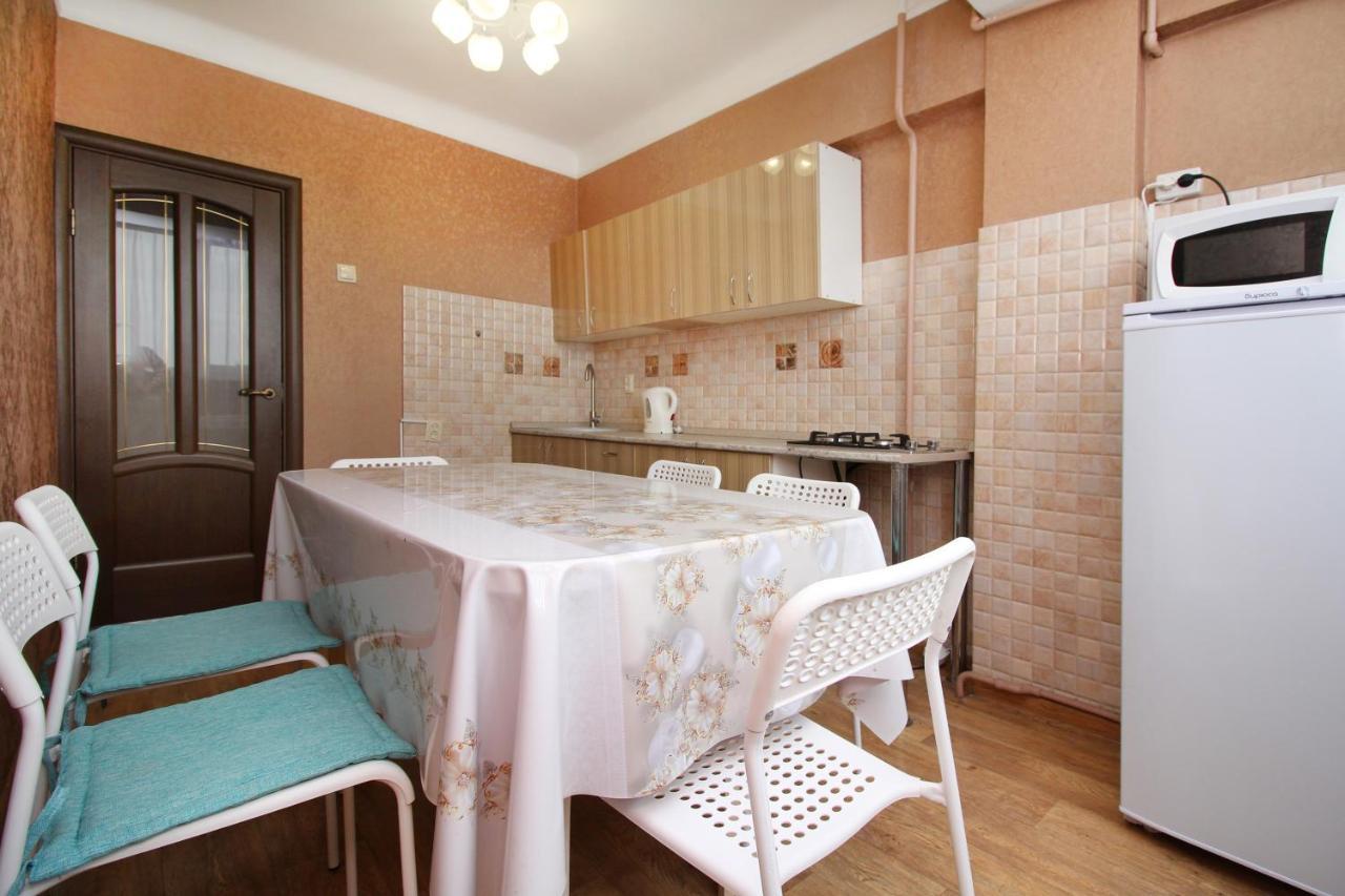 Spacious Central Apartment Almaty Exterior photo